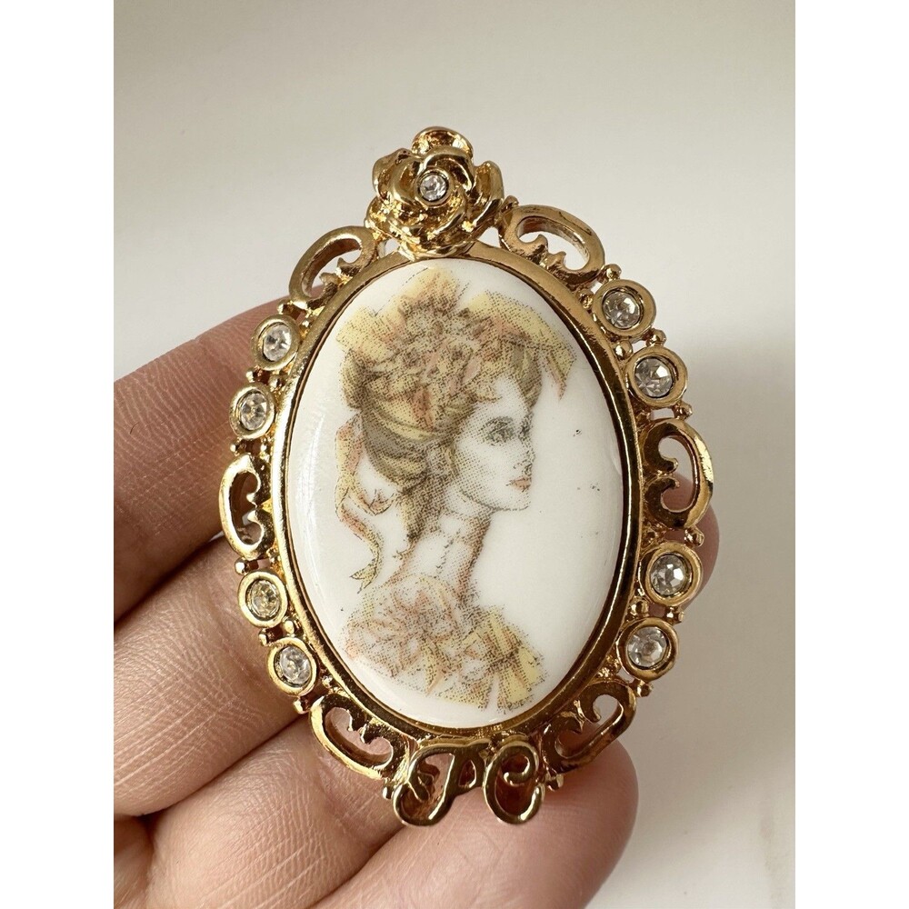 Vintage AVON PC Presidents Club Award Cameo Pin Rhinestone Floral Brooch